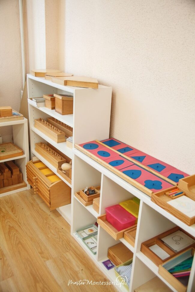 In this post, we will discuss what this is and how it can make all the difference in your organizational skills, your child’s learning and how tidy your Montessori environment looks.